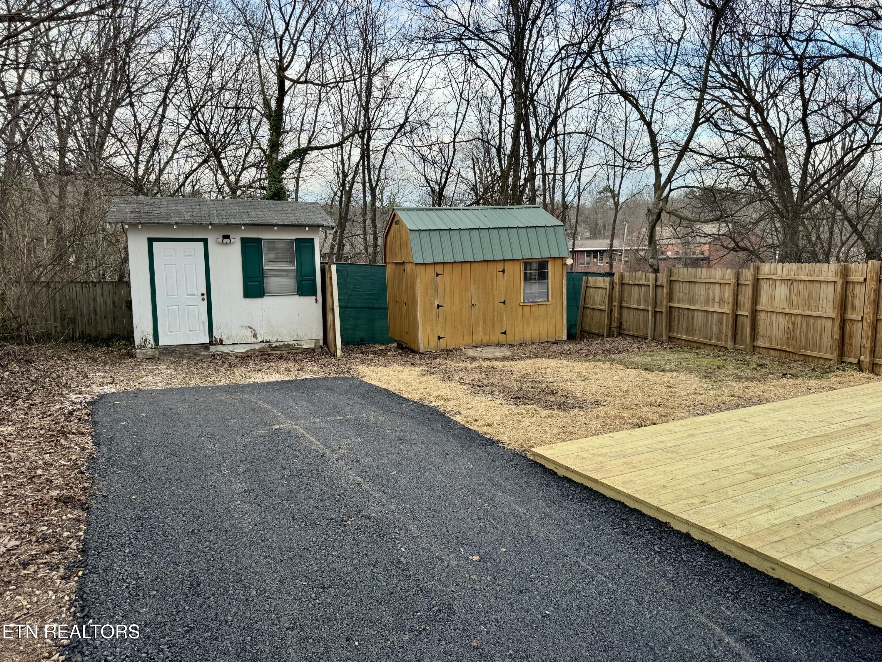 1607 Berry Road Knoxville, TN 37920 - Photo 27 of 32 Backyard