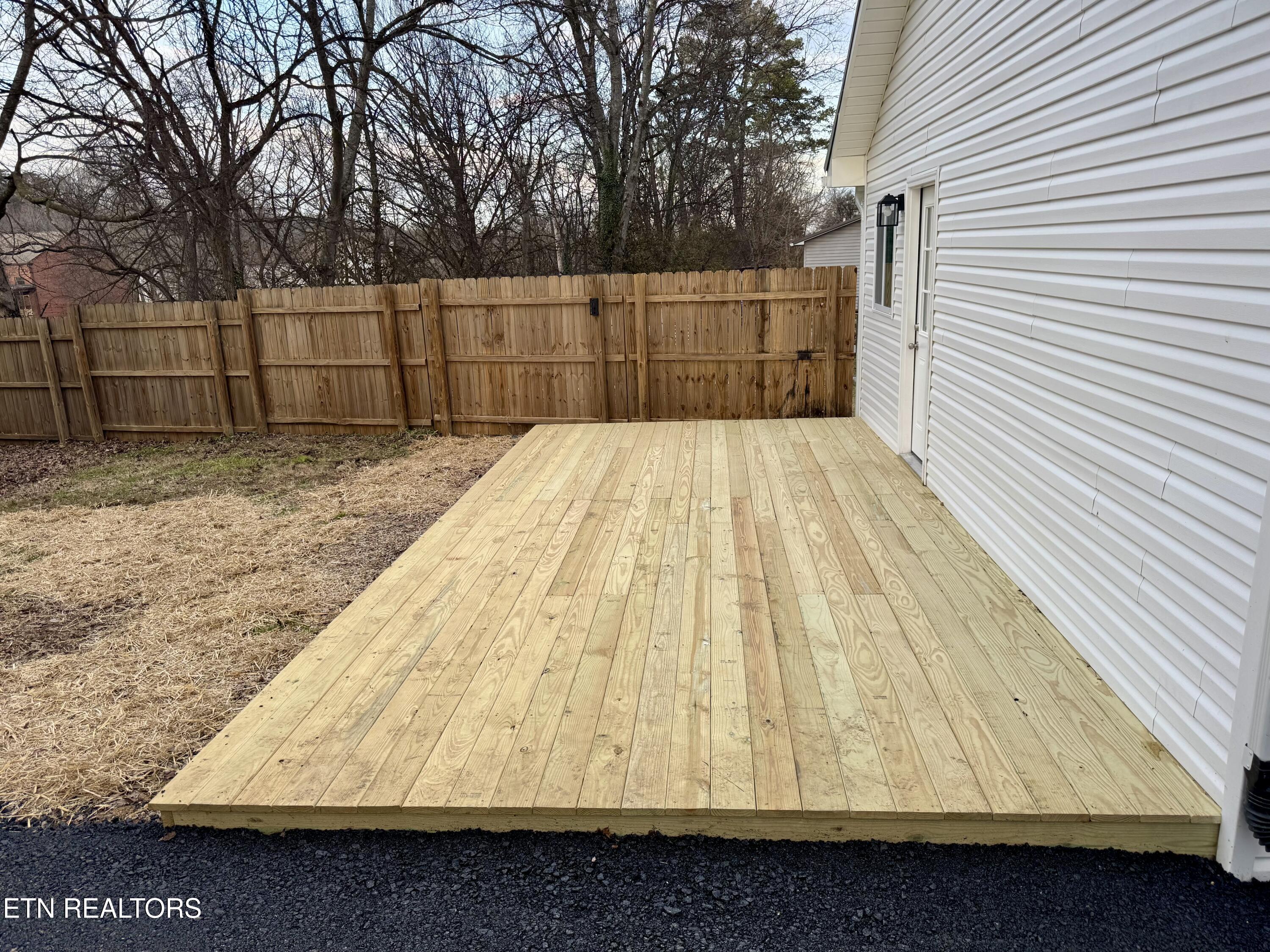 1607 Berry Road Knoxville, TN 37920 - Photo 28 of 32 Deck