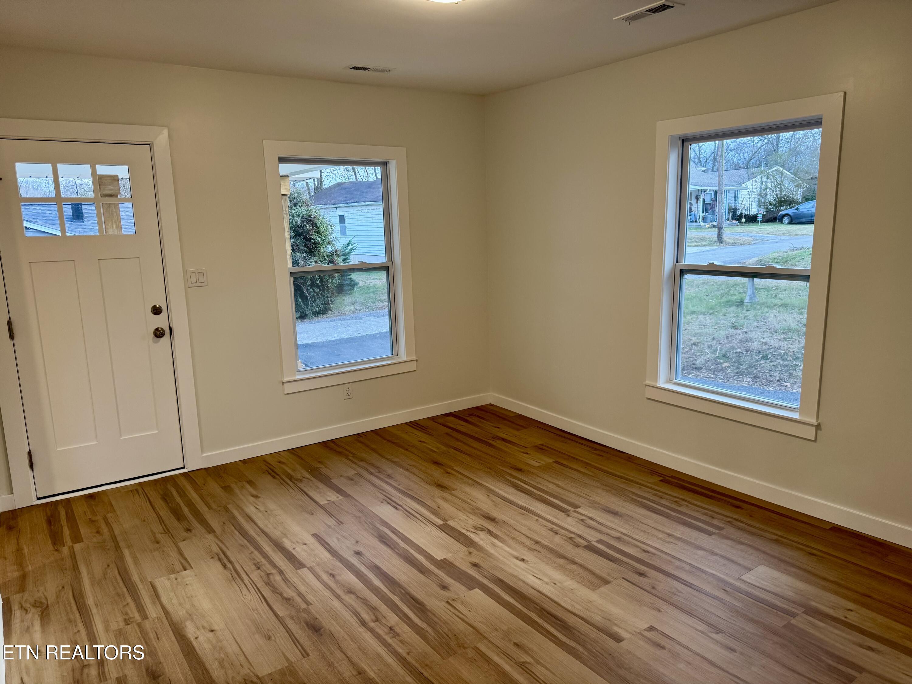 1607 Berry Road Knoxville, TN 37920 - Photo 6 of 32 Great Room
