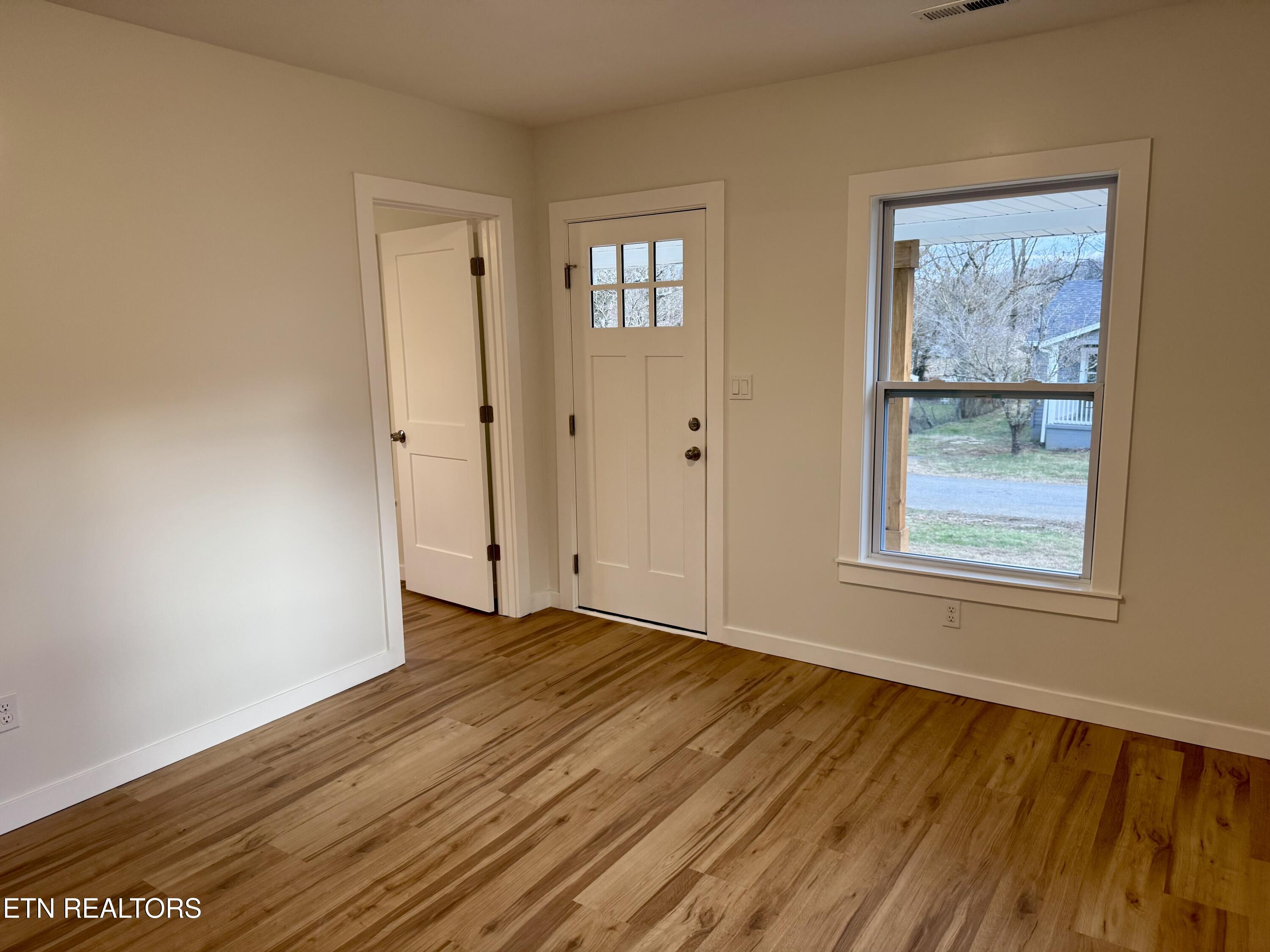 1607 Berry Road Knoxville, TN 37920 - Photo 7 of 32 Great Room
