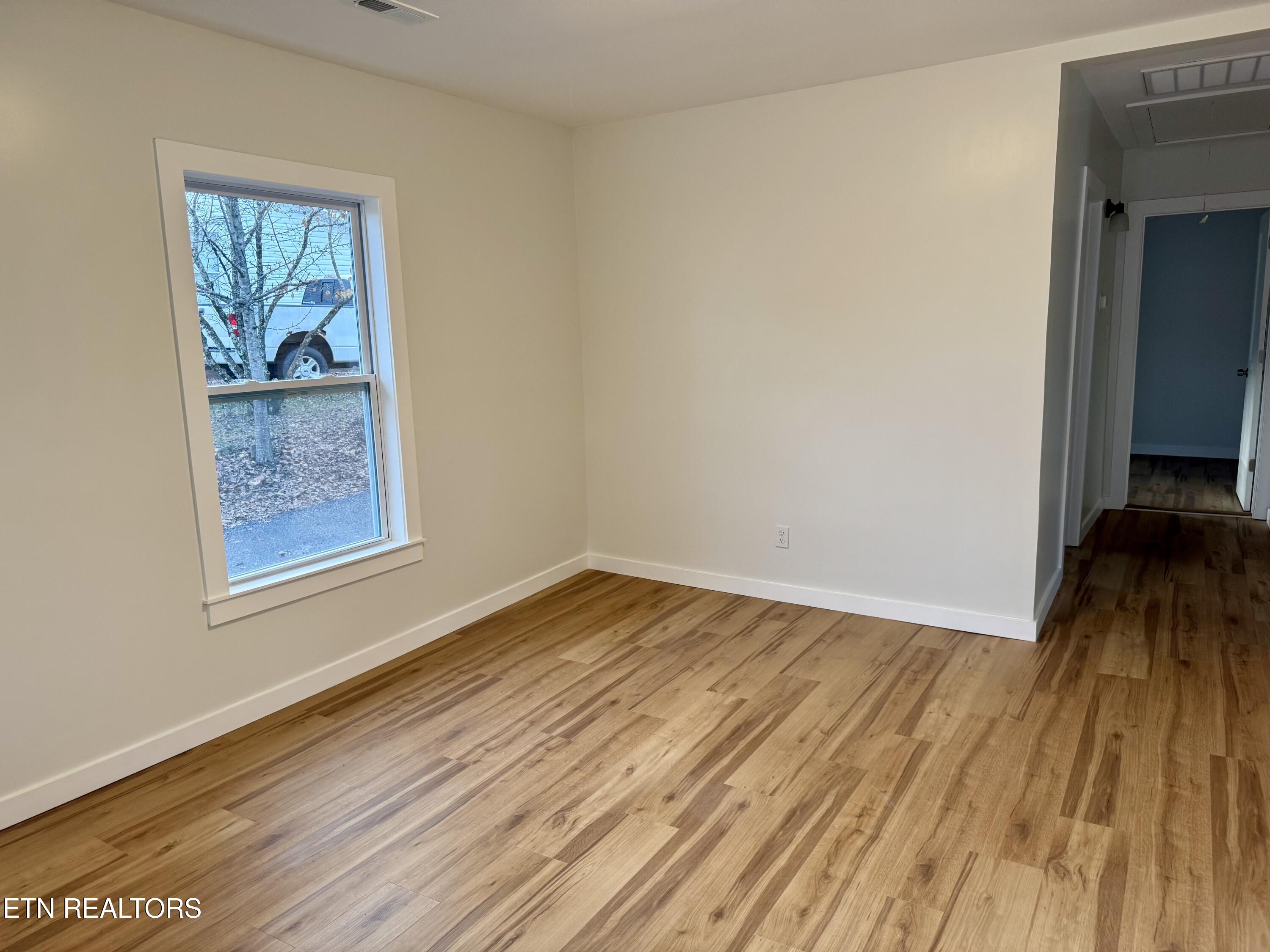 1607 Berry Road Knoxville, TN 37920 - Photo 8 of 32 Great Room