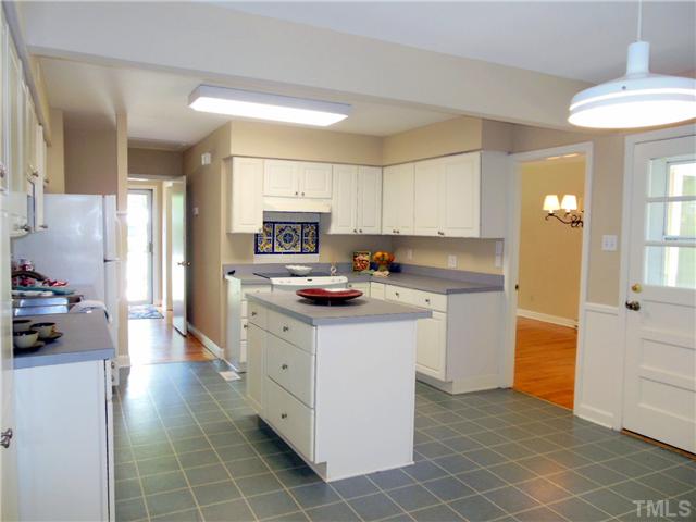 601 Tinkerbell Road Chapel Hill, NC 27517 - Photo 4 of 22 Gallery Image 4