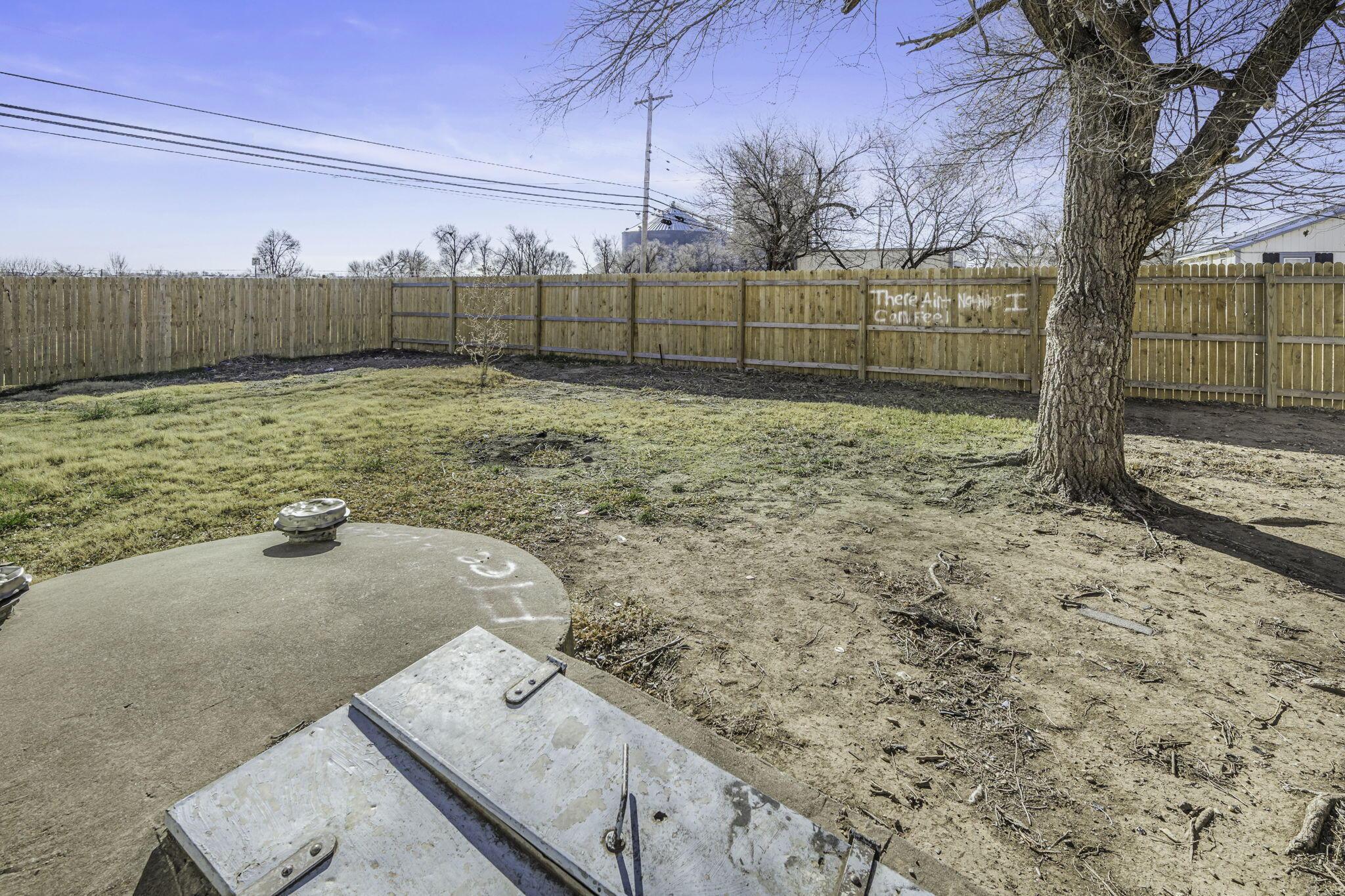 4209 South Polk Street Amarillo, TX 79110 - Photo 14 of 16 4209 S Polk 05