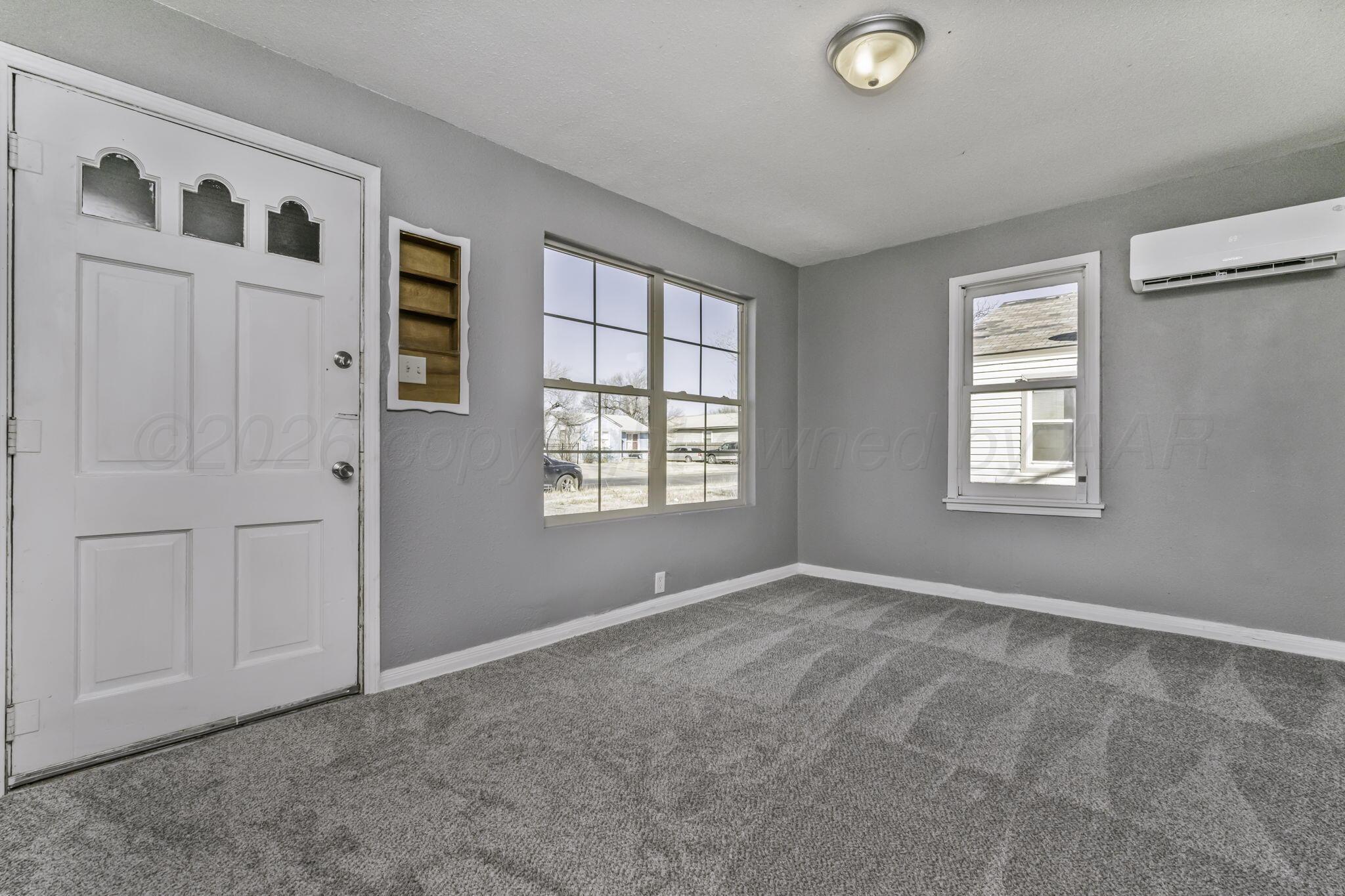 4209 South Polk Street Amarillo, TX 79110 - Photo 3 of 16 4209 S Polk 06