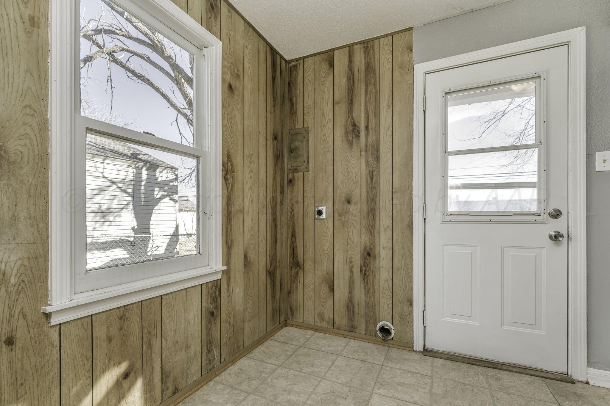 4209 South Polk Street Amarillo, TX 79110 - Photo 8 of 16 4209 S Polk 11