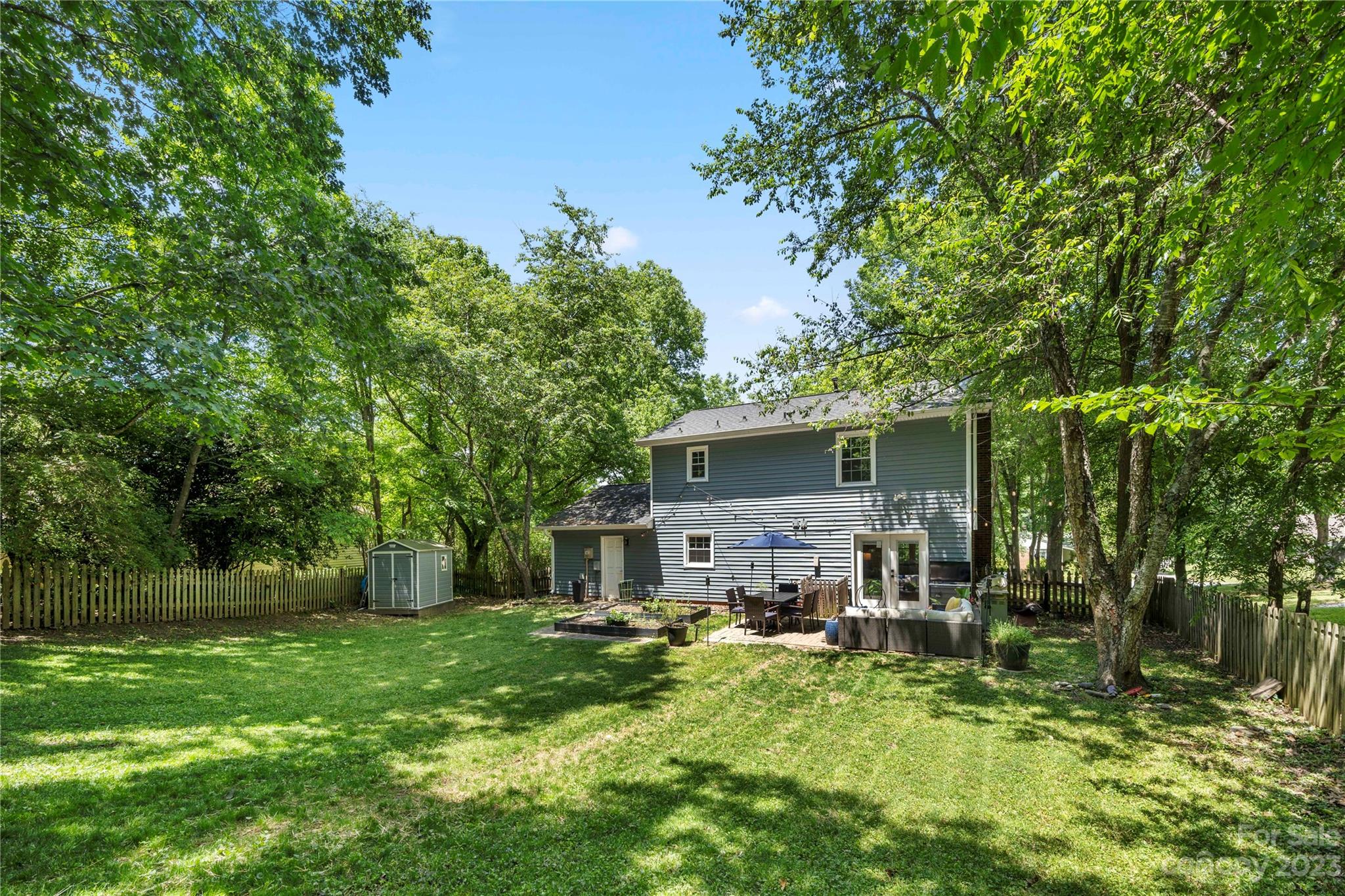 6433 Round Hill Road Charlotte, NC 28211 - Photo 31 of 33 a front view of house with yard and trees