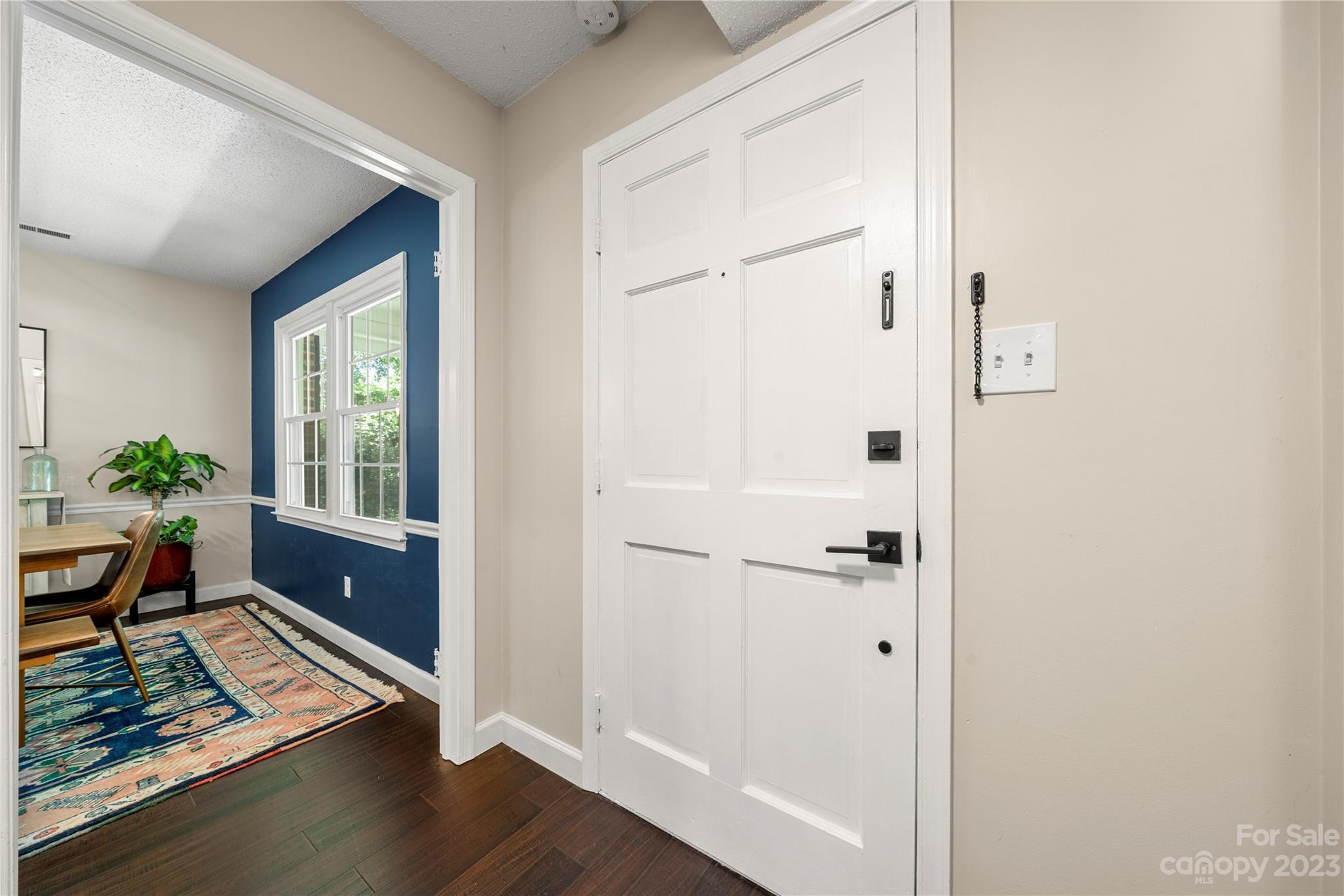 6433 Round Hill Road Charlotte, NC 28211 - Photo 5 of 33