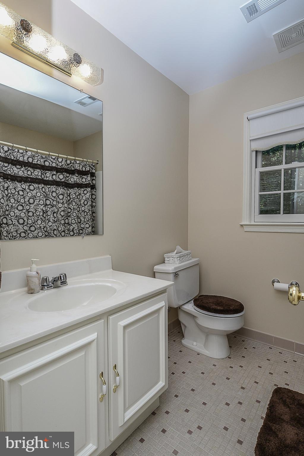 10113 Marshall Pond Road Burke, VA 22015 - Photo 17 of 28 Bath