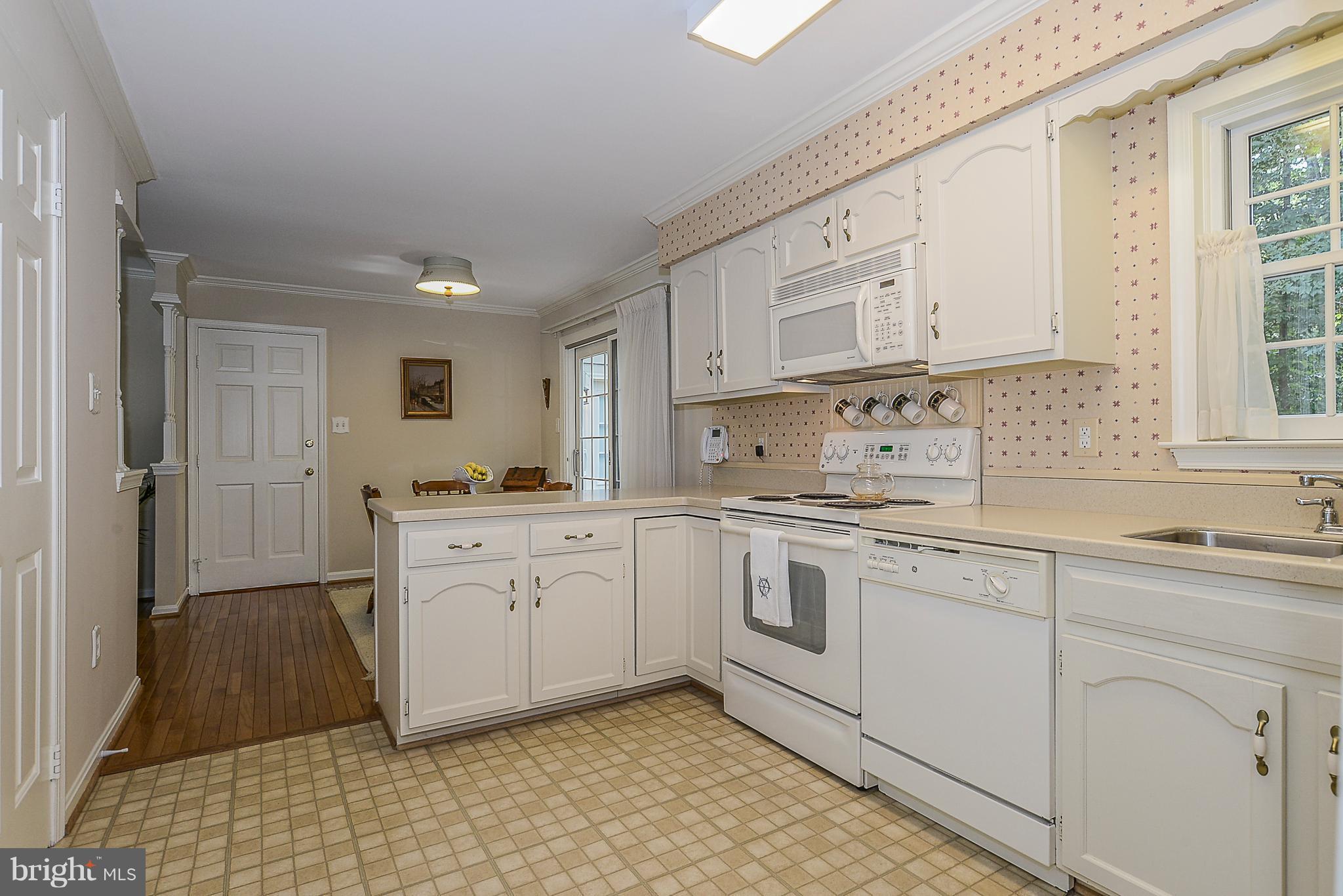 10113 Marshall Pond Road Burke, VA 22015 - Photo 7 of 28 Kitchen