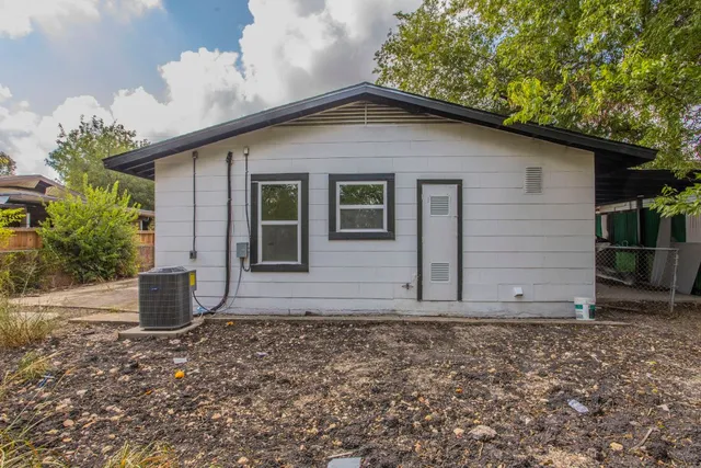 $1,450 | 415 West Hutchins Place, San Antonio, TX 78221