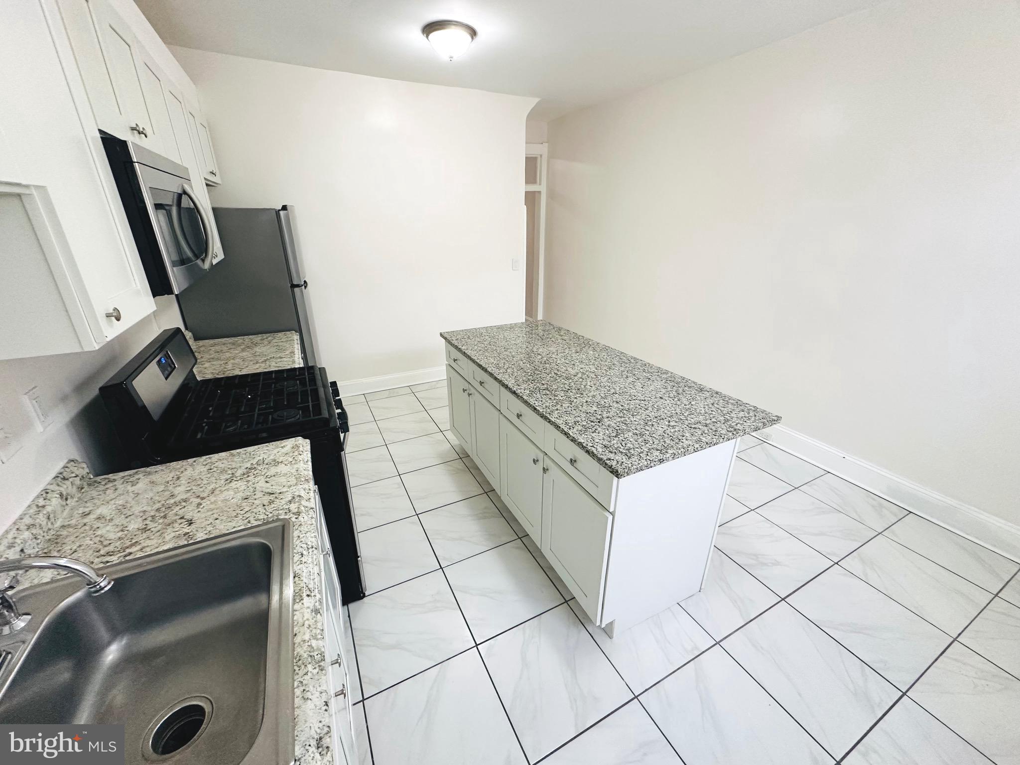 429 Yale Avenue Baltimore, MD 21229 - Photo 14 of 33 Plenty of space to cook!