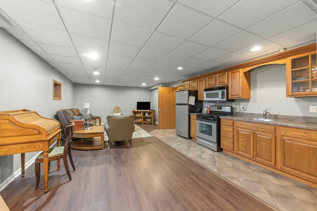 $890,000 | 393 16th Place, Lombard, IL 60148