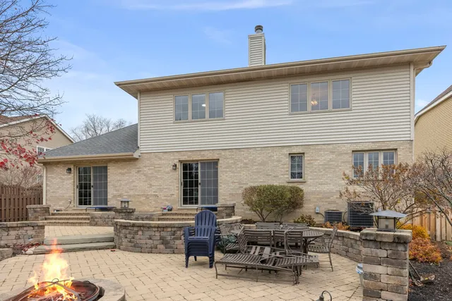 $890,000 | 393 16th Place, Lombard, IL 60148