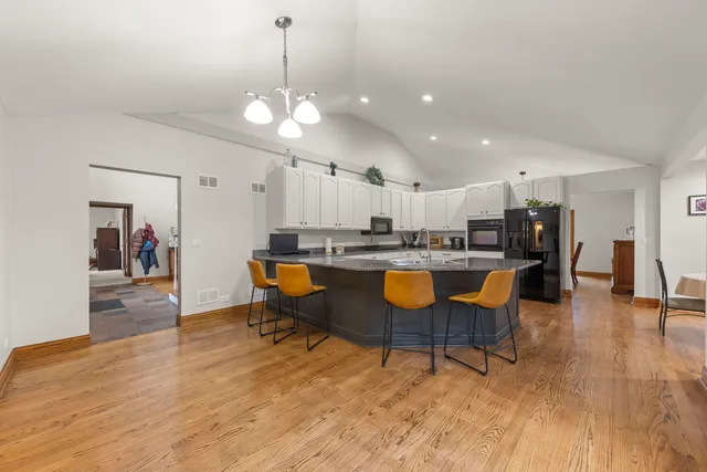 $890,000 | 393 16th Place, Lombard, IL 60148