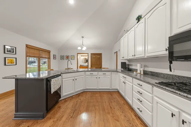 $890,000 | 393 16th Place, Lombard, IL 60148