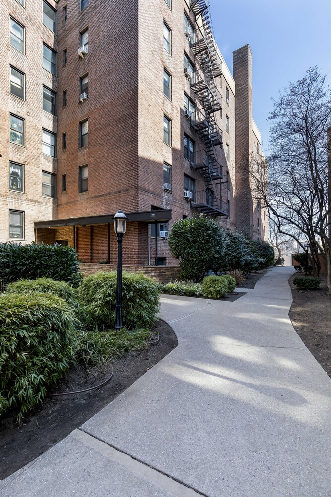7261 Shore Road, Unit 4P Brooklyn, NY 11209 - Photo 10 of 11