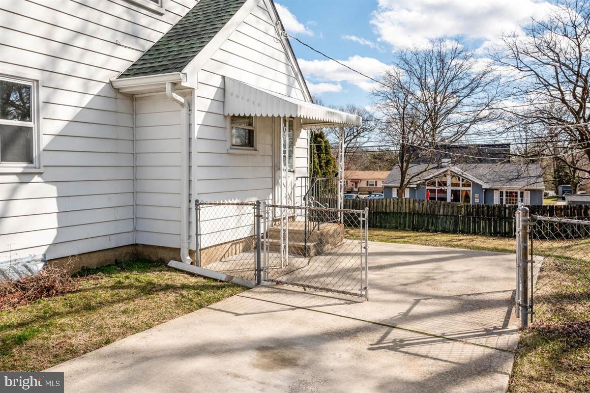 1217 Redcliffe Road Baltimore, MD 21228 - Photo 28 of 37
