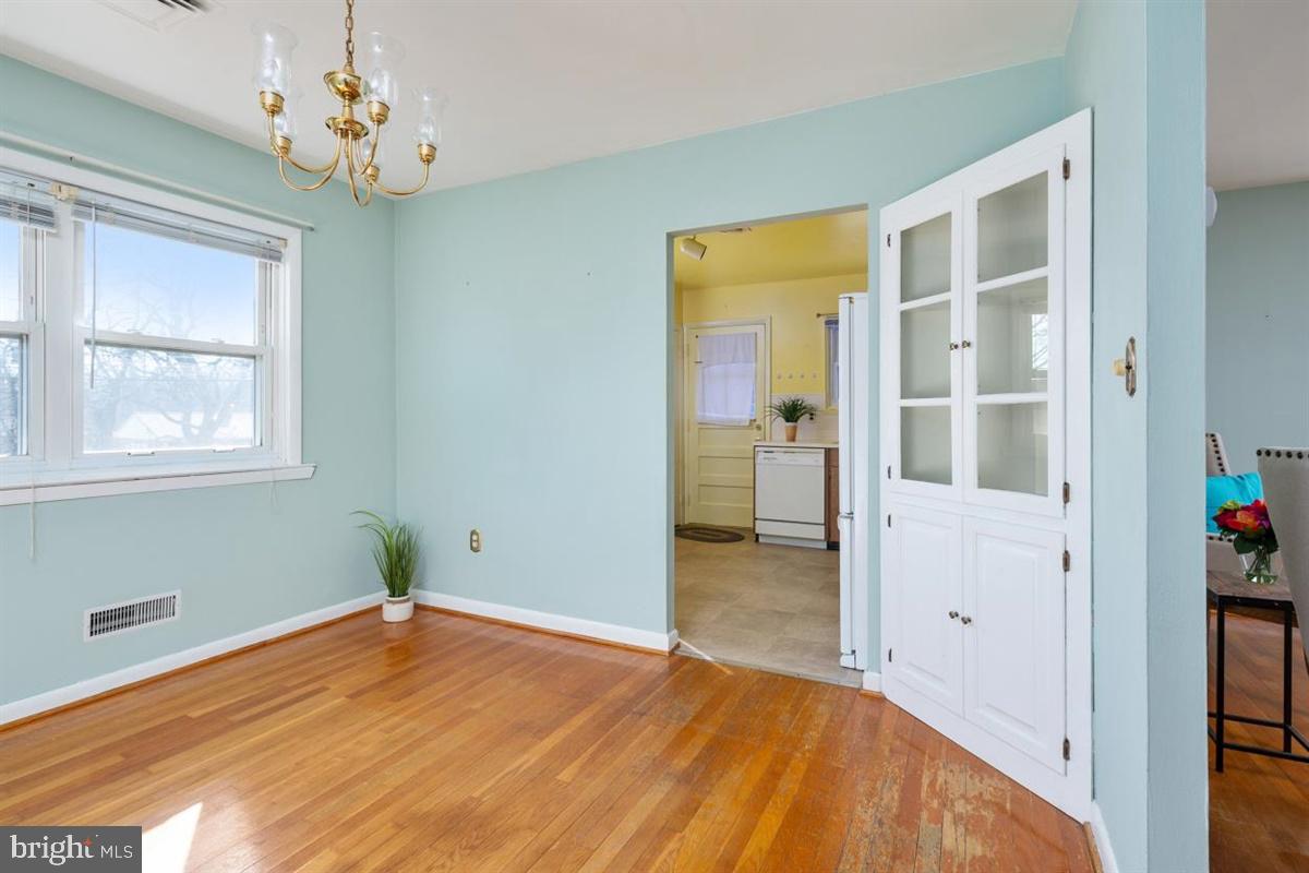 1217 Redcliffe Road Baltimore, MD 21228 - Photo 9 of 37