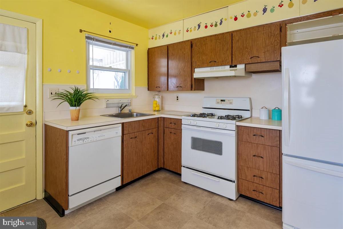 1217 Redcliffe Road Baltimore, MD 21228 - Photo 10 of 37