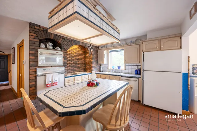 $750,000 | 3770 Bender Road, Middleville, MI 49333