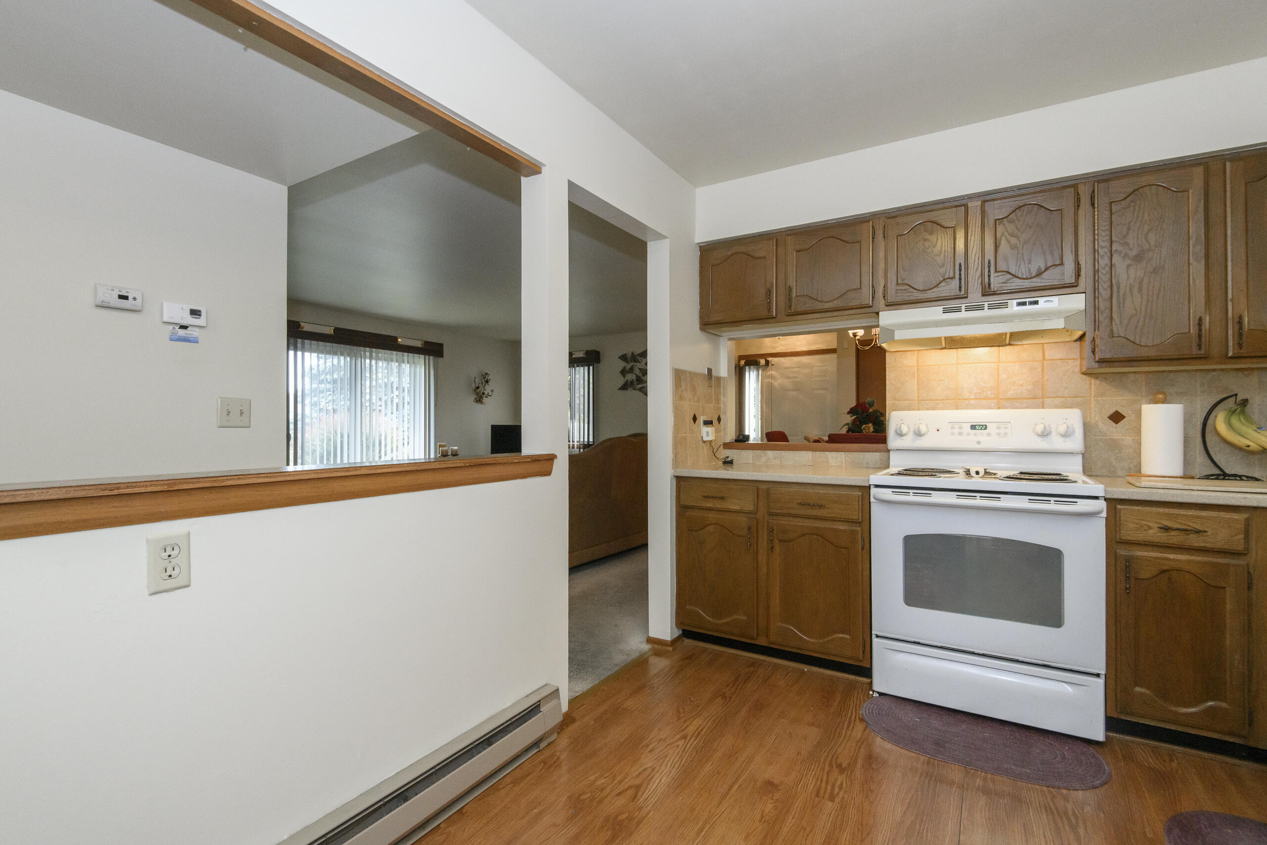 W177N9769 Riversbend Circle East Germantown, WI 53022 - Photo 11 of 34 Kitchen