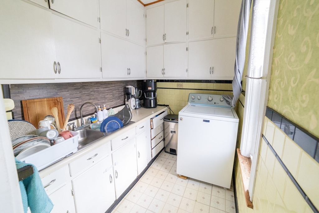 5 Suffield Street Worcester, MA 01610 - Photo 8 of 27