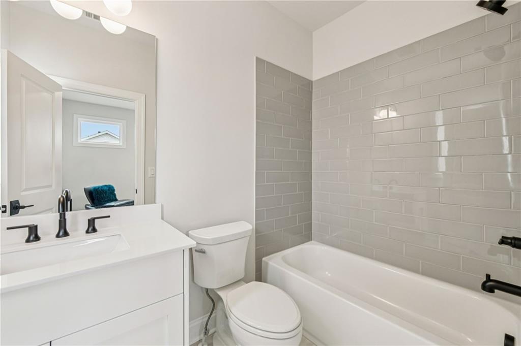526 Pearl Street Cumming, GA 30040 - Photo 27 of 39 a bathroom with a toilet a sink and bathtub