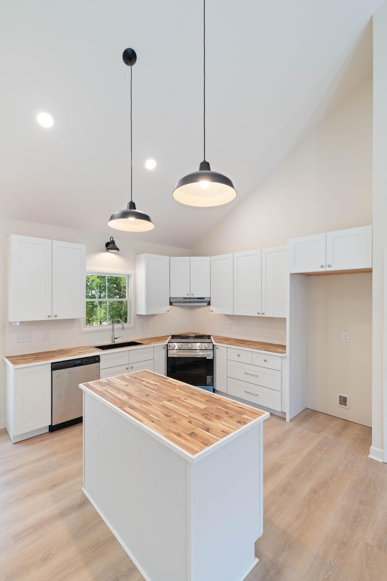 293 Peavine Way Rock Spring, GA 30739 - Photo 14 of 44 Kitchen - 3