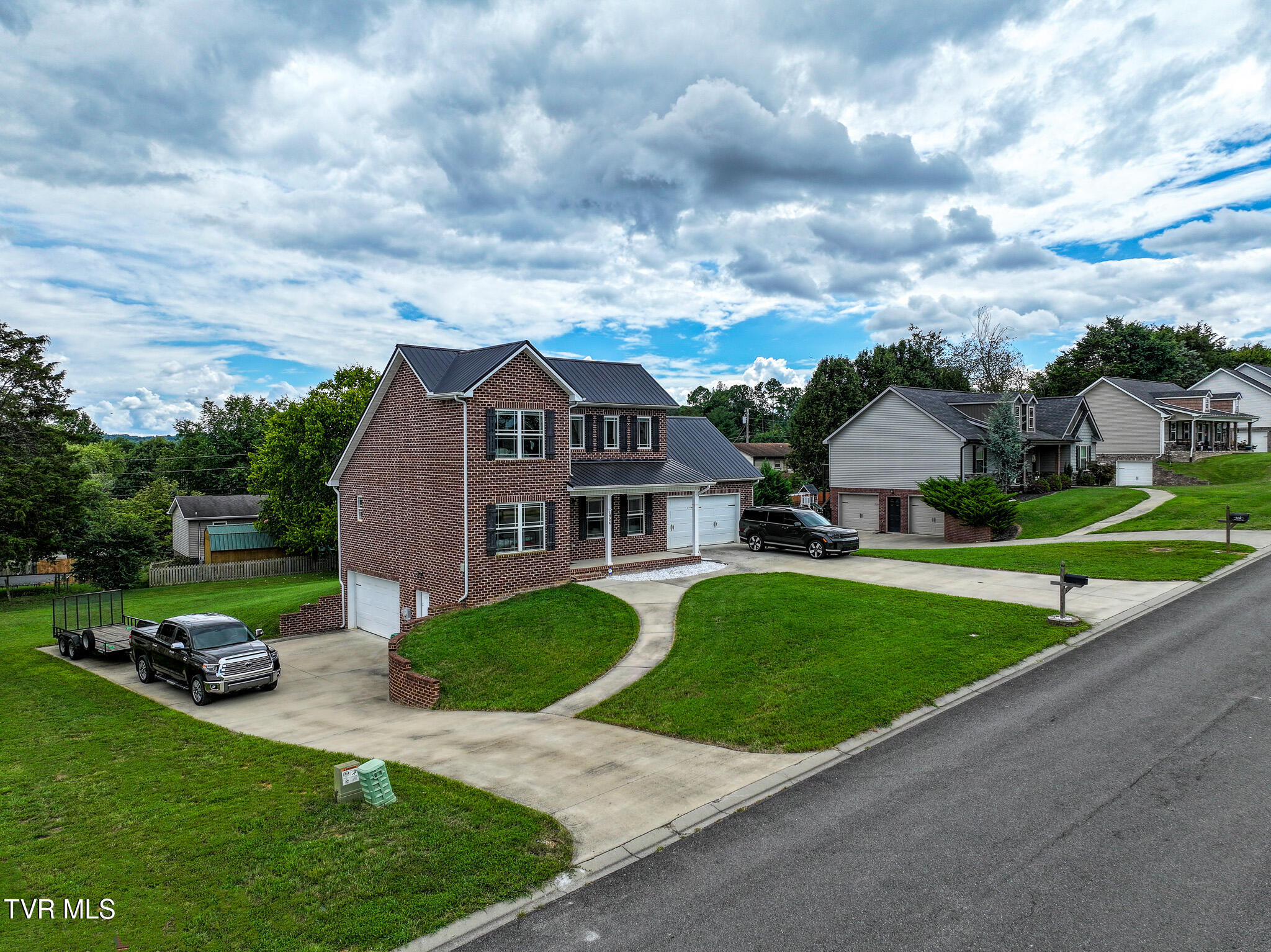 1864 Limestone Path Morristown, TN 37814 - Photo 1 of 49 Front