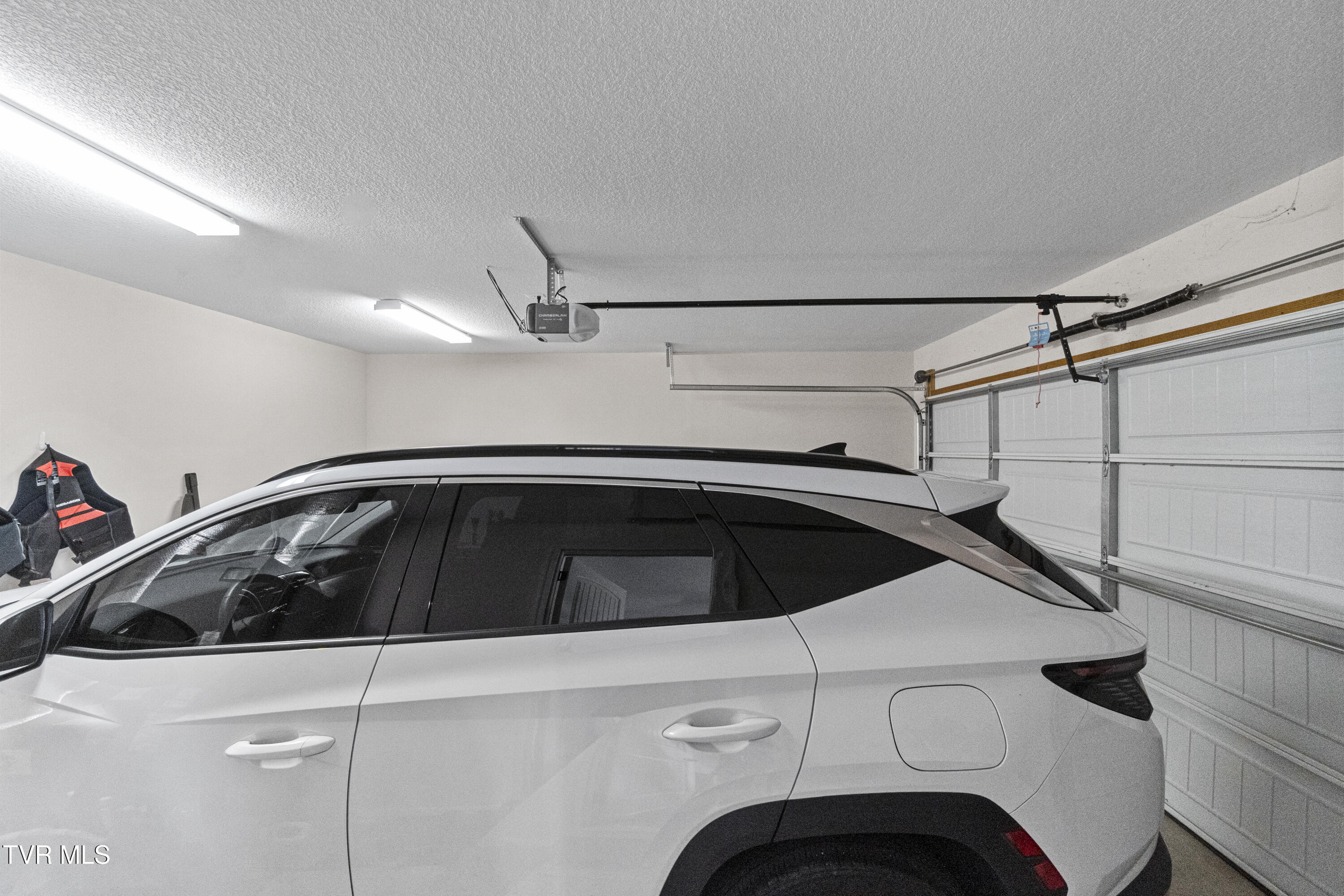 1864 Limestone Path Morristown, TN 37814 - Photo 45 of 49 Garage