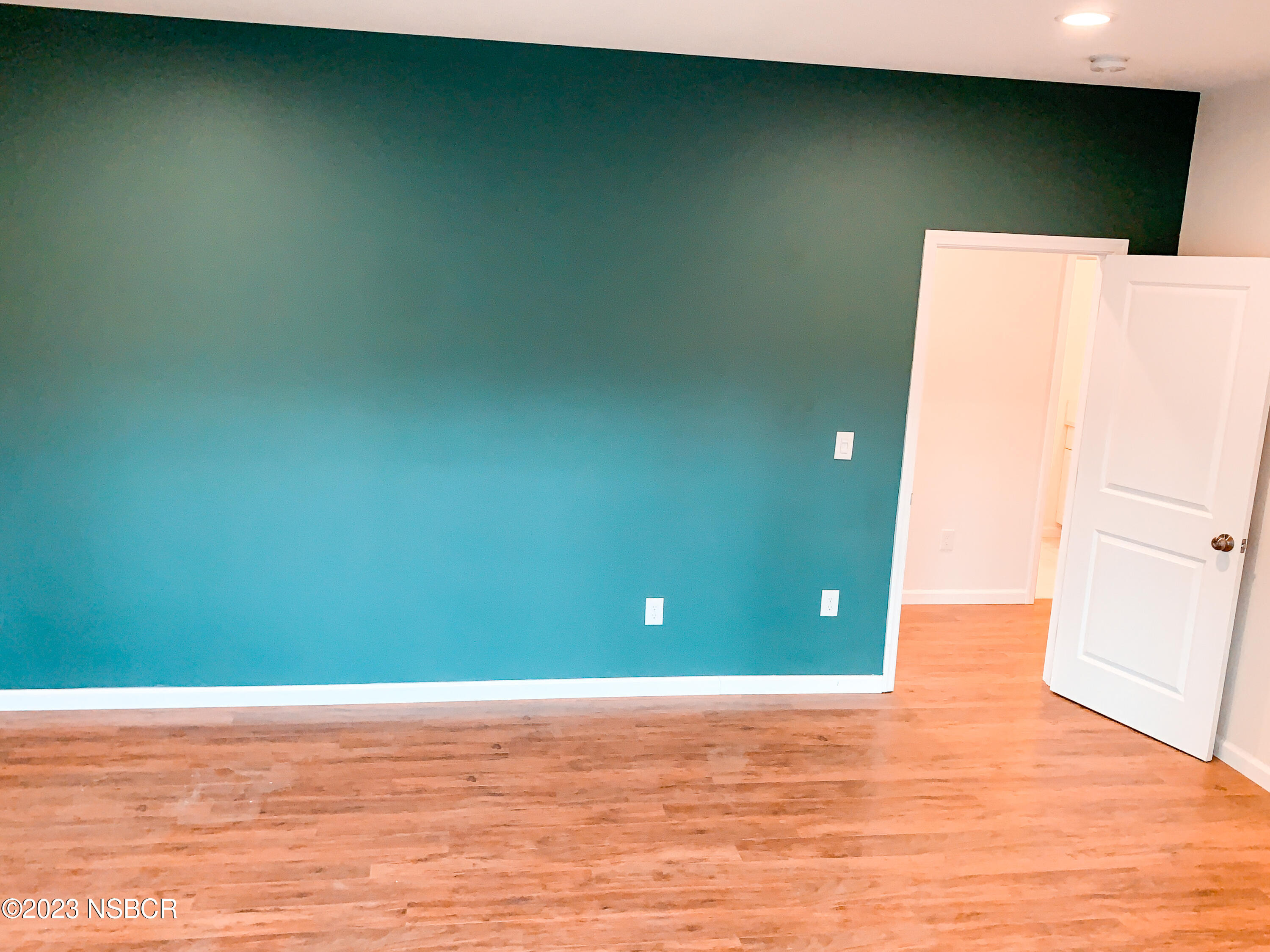 21192 Old Town Road Tehachapi, CA 93561 - Photo 2 of 11 Master bedroom