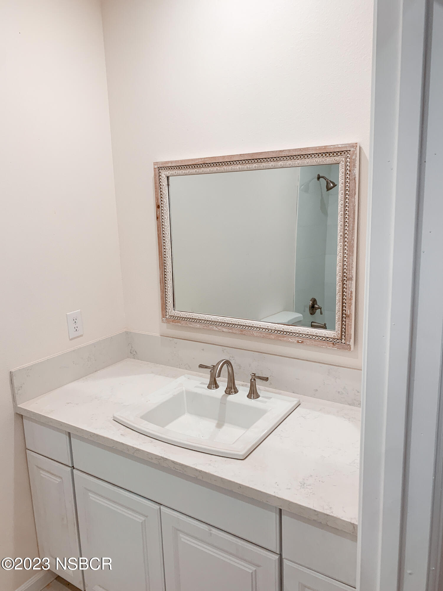 21192 Old Town Road Tehachapi, CA 93561 - Photo 4 of 11 hall bath