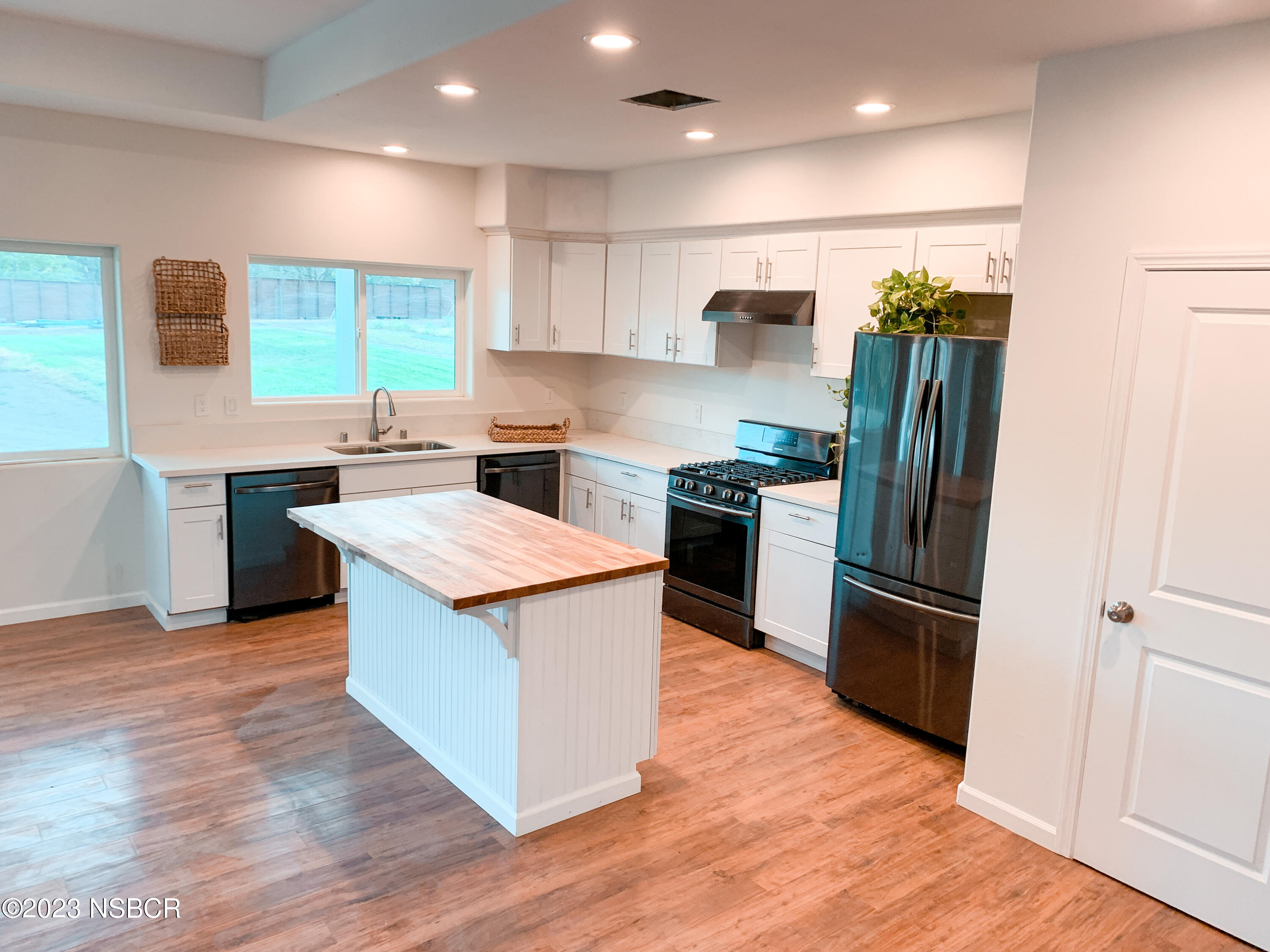 21192 Old Town Road Tehachapi, CA 93561 - Photo 8 of 11 Kitchen