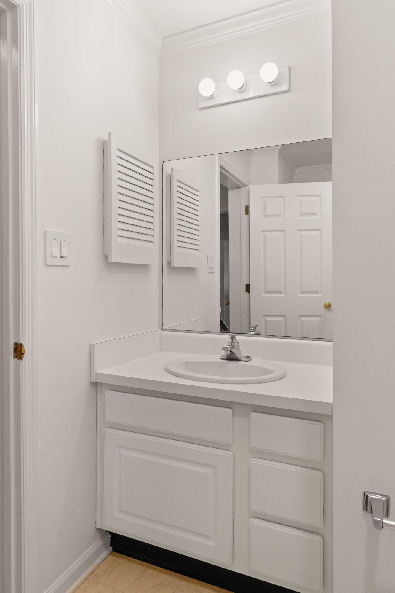 1340 Woodlock Road Mount Pleasant, SC 29464 - Photo 29 of 47 37