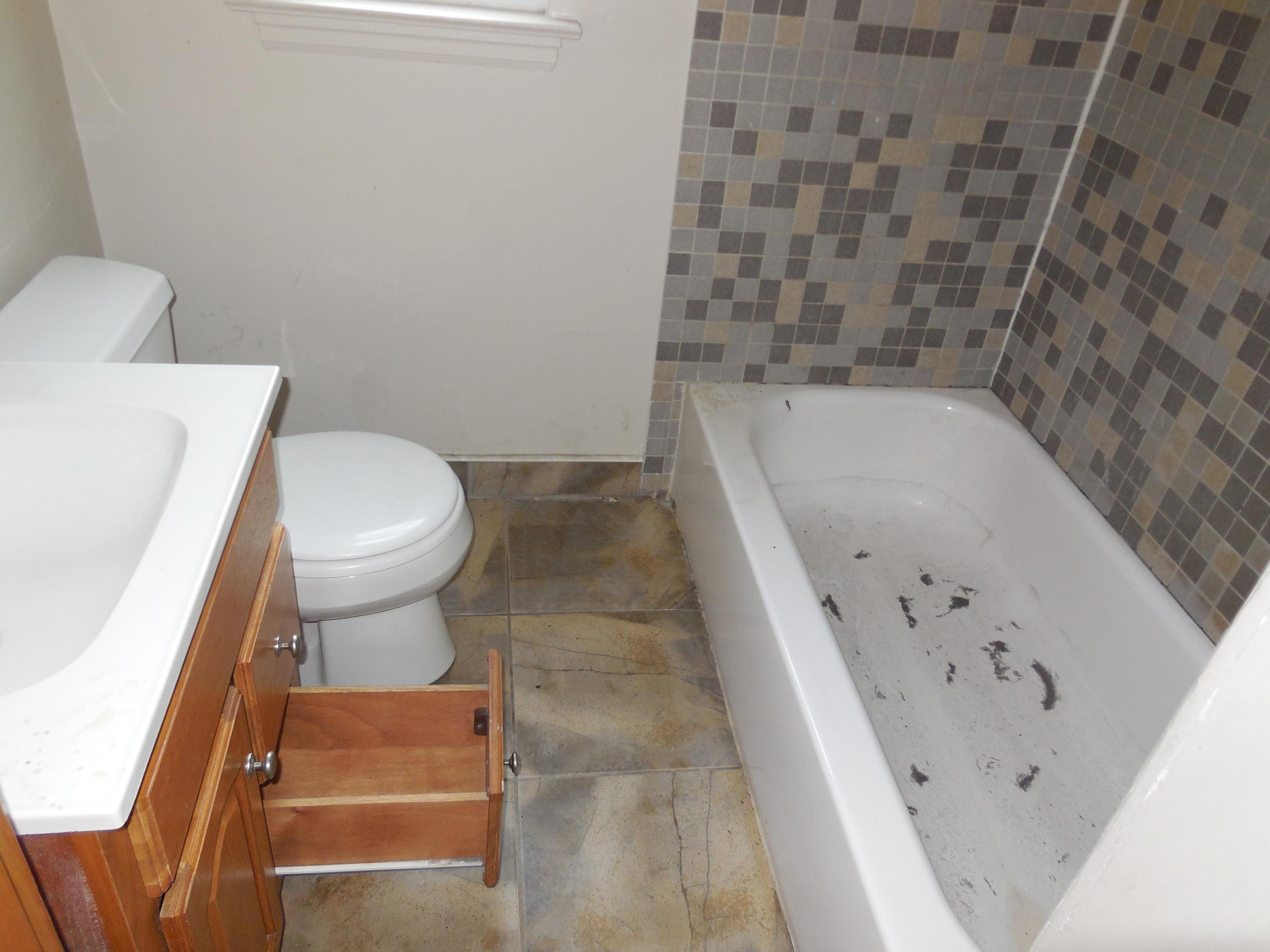 993 South Yearling Road Columbus, OH 43227 - Photo 3 of 7 Gallery Image 3
