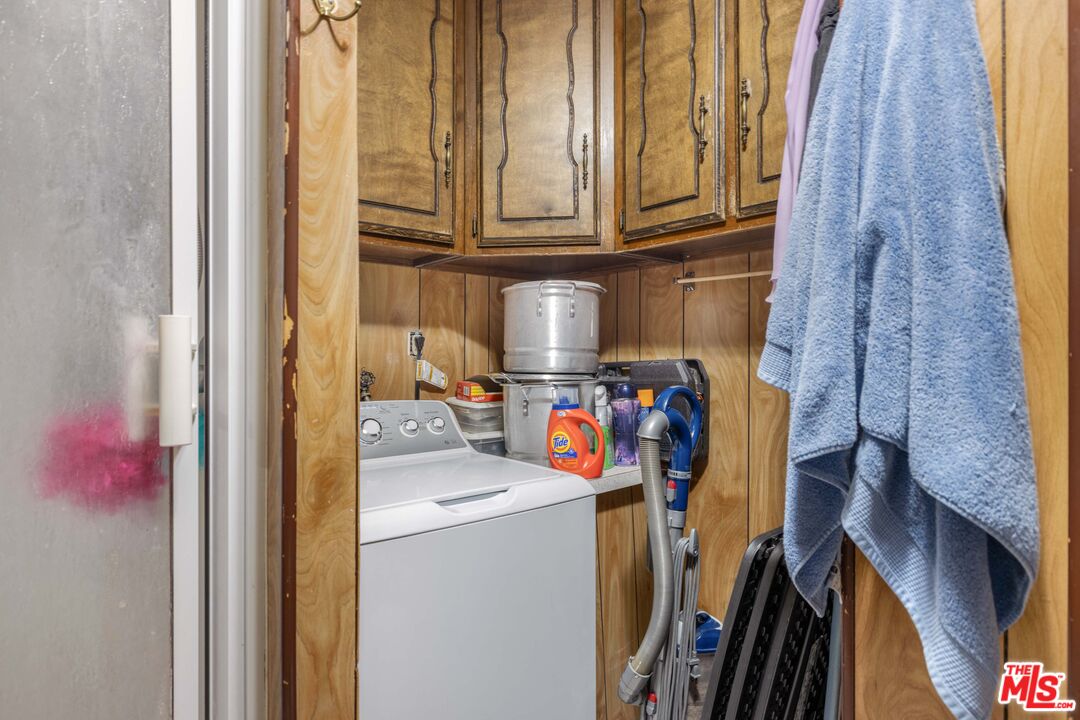 64050 Gallatin Road Gallatin Gateway, MT 59730 - Photo 17 of 55 a utility room with dryer and washer