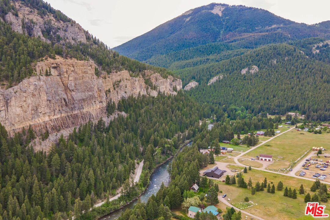 64050 Gallatin Road Gallatin Gateway, MT 59730 - Photo 27 of 55 a view of a city