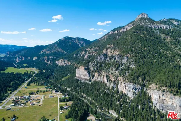 $1,395,000 | 64050 Gallatin Road, Gallatin Gateway, MT 59730