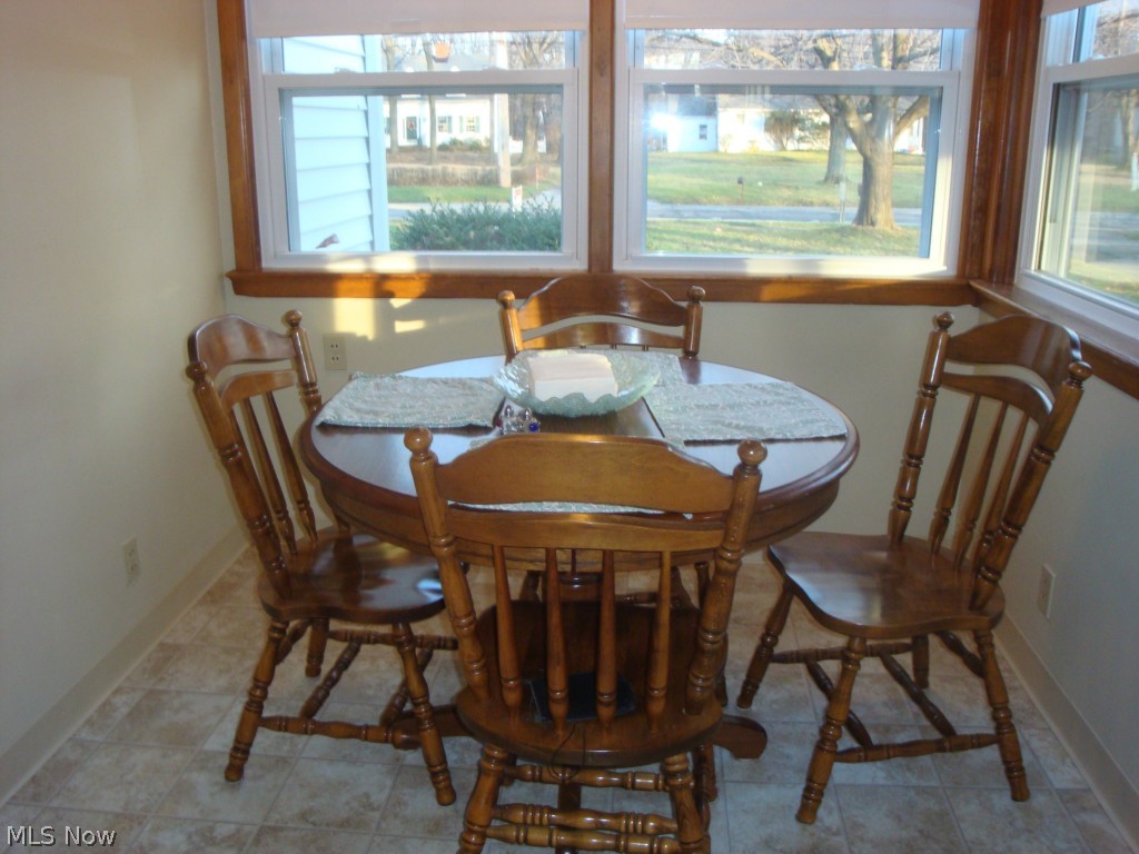 462 Miner Road Highland Heights, OH 44143 - Photo 4 of 23 EAT-IN KITCHEN. LOTS OF WINDOWS. VINYL REPLACEMENT WINDOWS