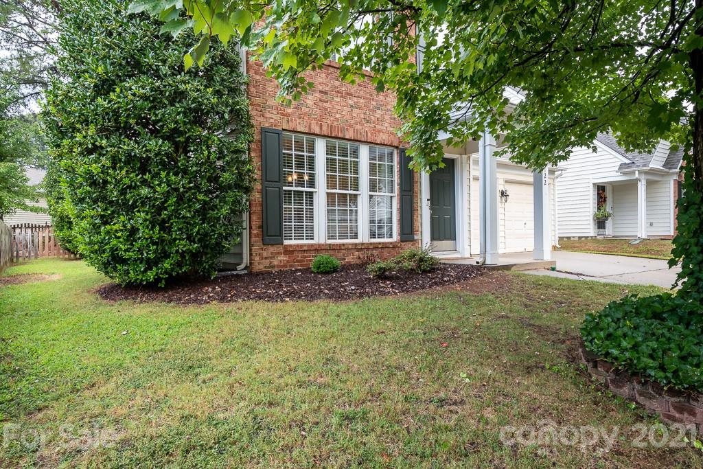 18122 Bluff Inlet Road Cornelius, NC 28031 - Photo 3 of 34 a front view of a house with garden