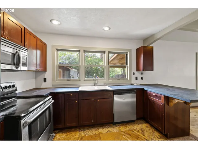 $895,000 | 530 Northwest Georgia Avenue, Bend, OR 97703