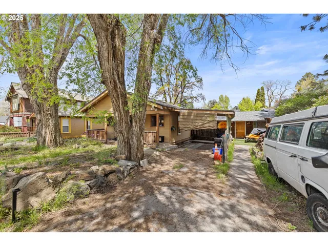 $895,000 | 530 Northwest Georgia Avenue, Bend, OR 97703