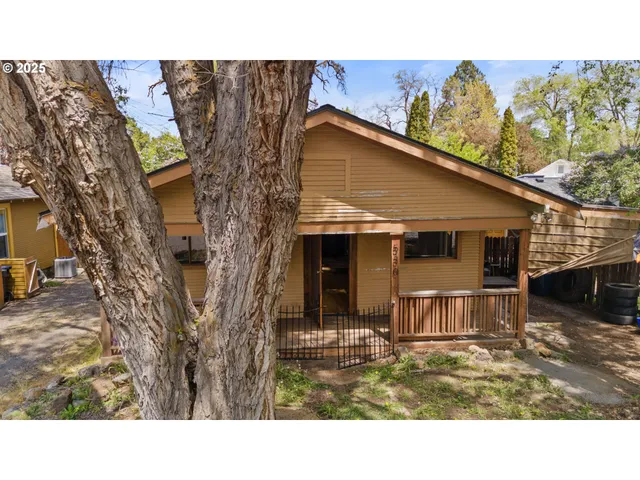 $895,000 | 530 Northwest Georgia Avenue, Bend, OR 97703