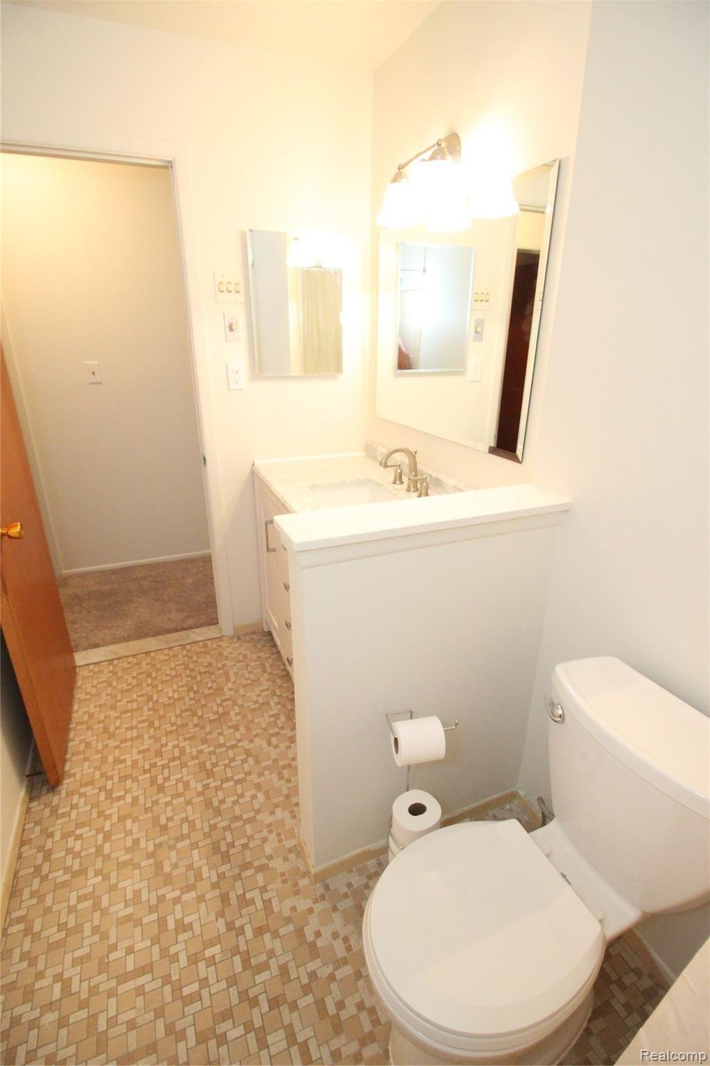12952 Martin Road Warren, MI 48088 - Photo 27 of 42 IMG_4994.JPG