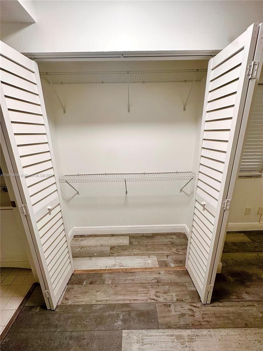 530 South Park Road, Unit 1711 Hollywood, FL 33021 - Photo 14 of 25 a view of entryway