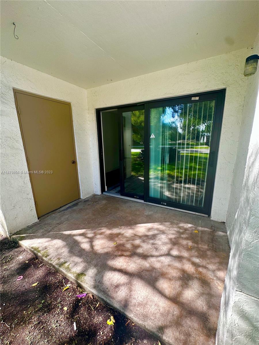 530 South Park Road, Unit 1711 Hollywood, FL 33021 - Photo 22 of 25 a view of empty room with floor to ceiling window
