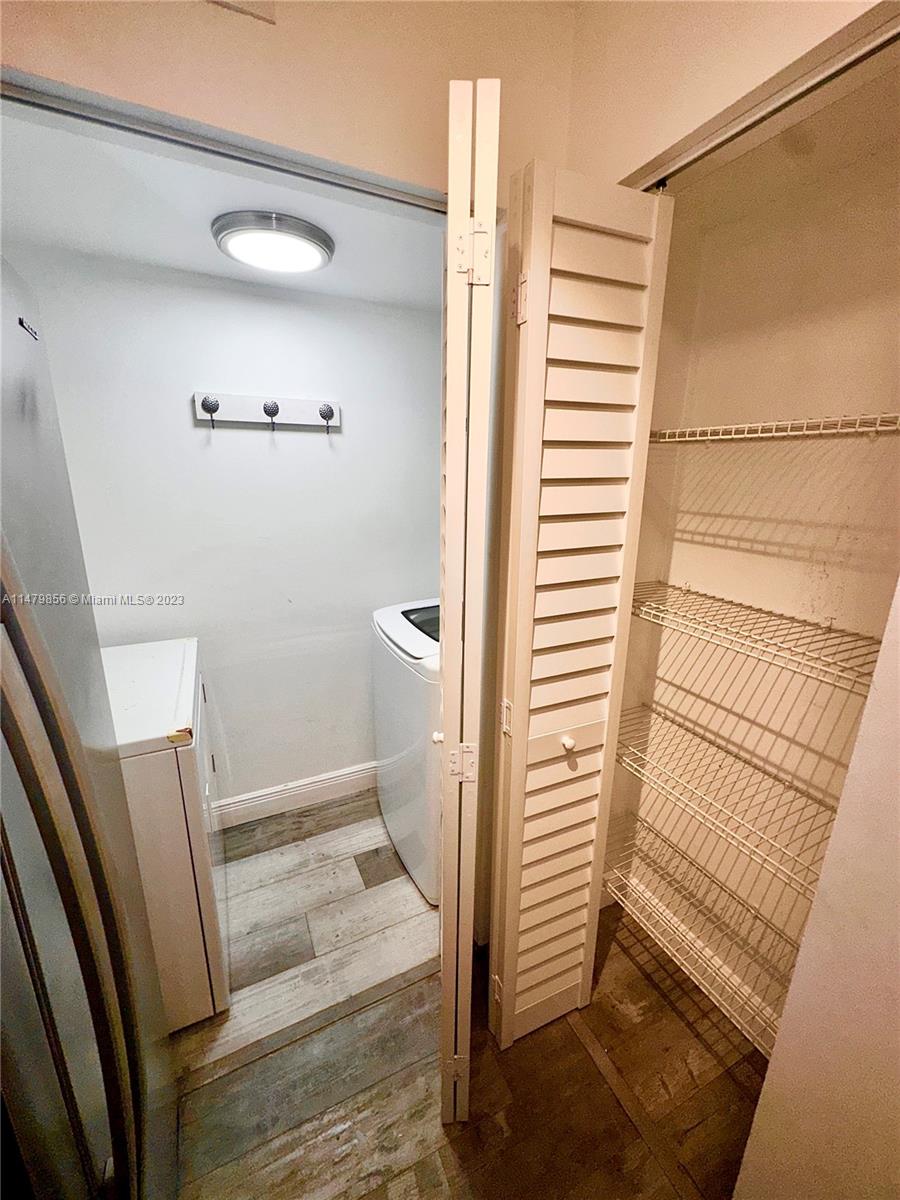 530 South Park Road, Unit 1711 Hollywood, FL 33021 - Photo 6 of 25 a view of bathroom