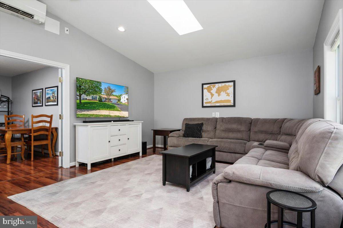 1027 Springhill Way Gambrills, MD 21054 - Photo 8 of 29 Family Room