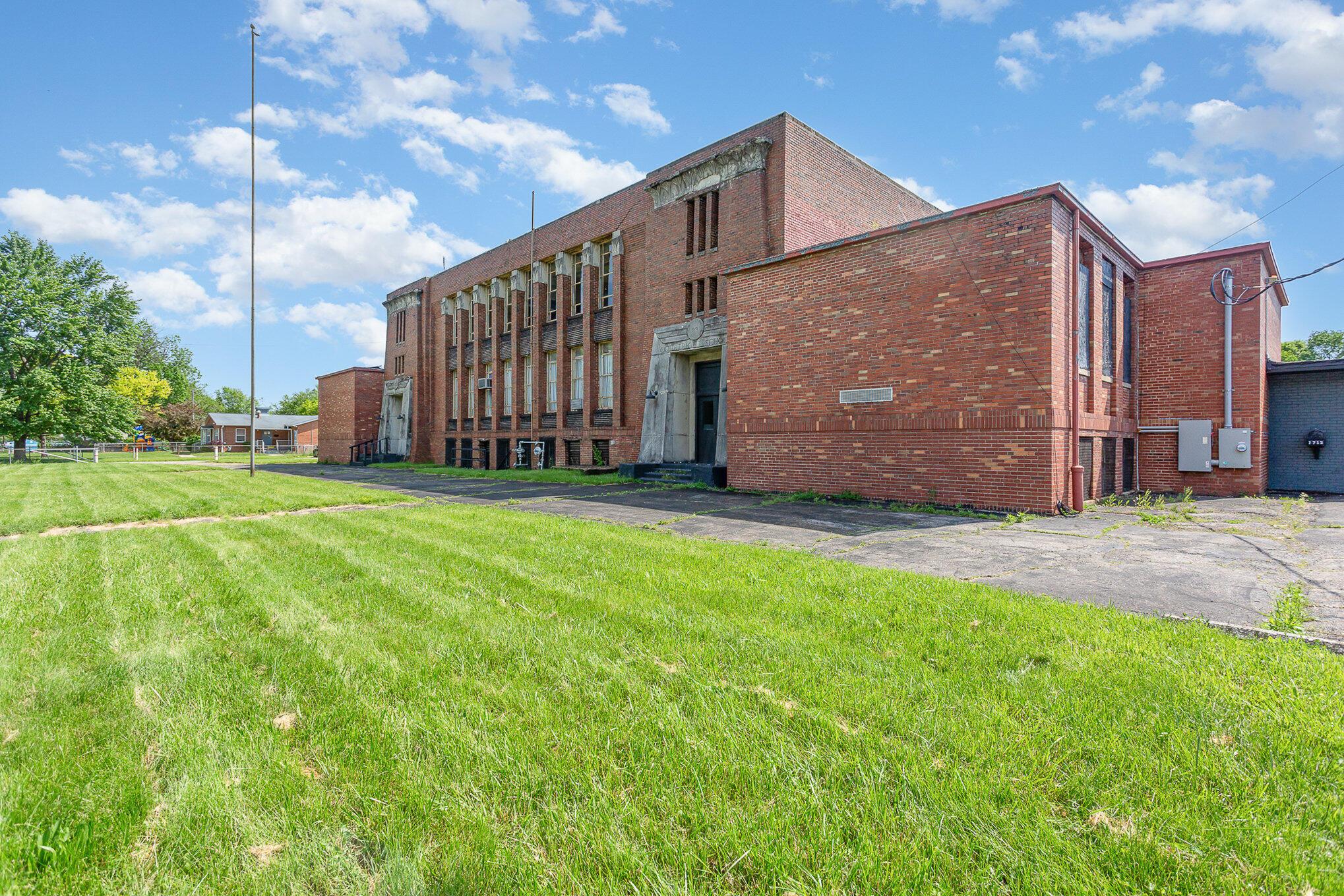 1712 Courtright Road Columbus, OH 43227 - Photo 8 of 10 8l9a1269-edit_601