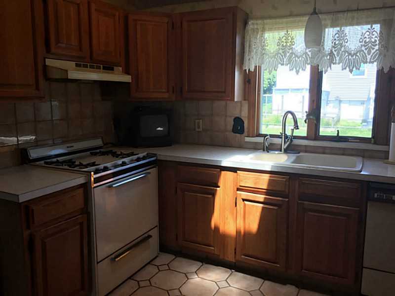 15 Elizabeth Road Narragansett, RI 02882 - Photo 4 of 20 Kitchen.